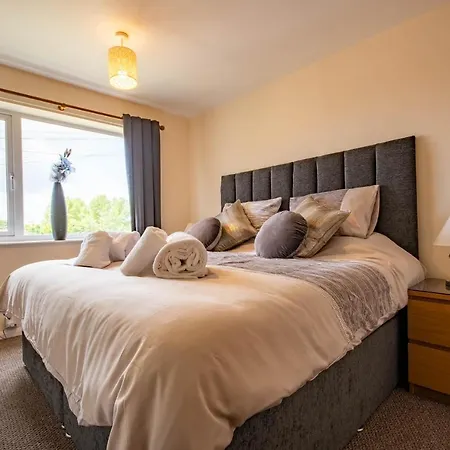 3-Bedroom House With Garden, Conservatory, In Centre Of Worcester Exterior photo