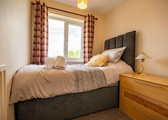 3-Bedroom House With Garden, Conservatory, In Centre Of Worcester