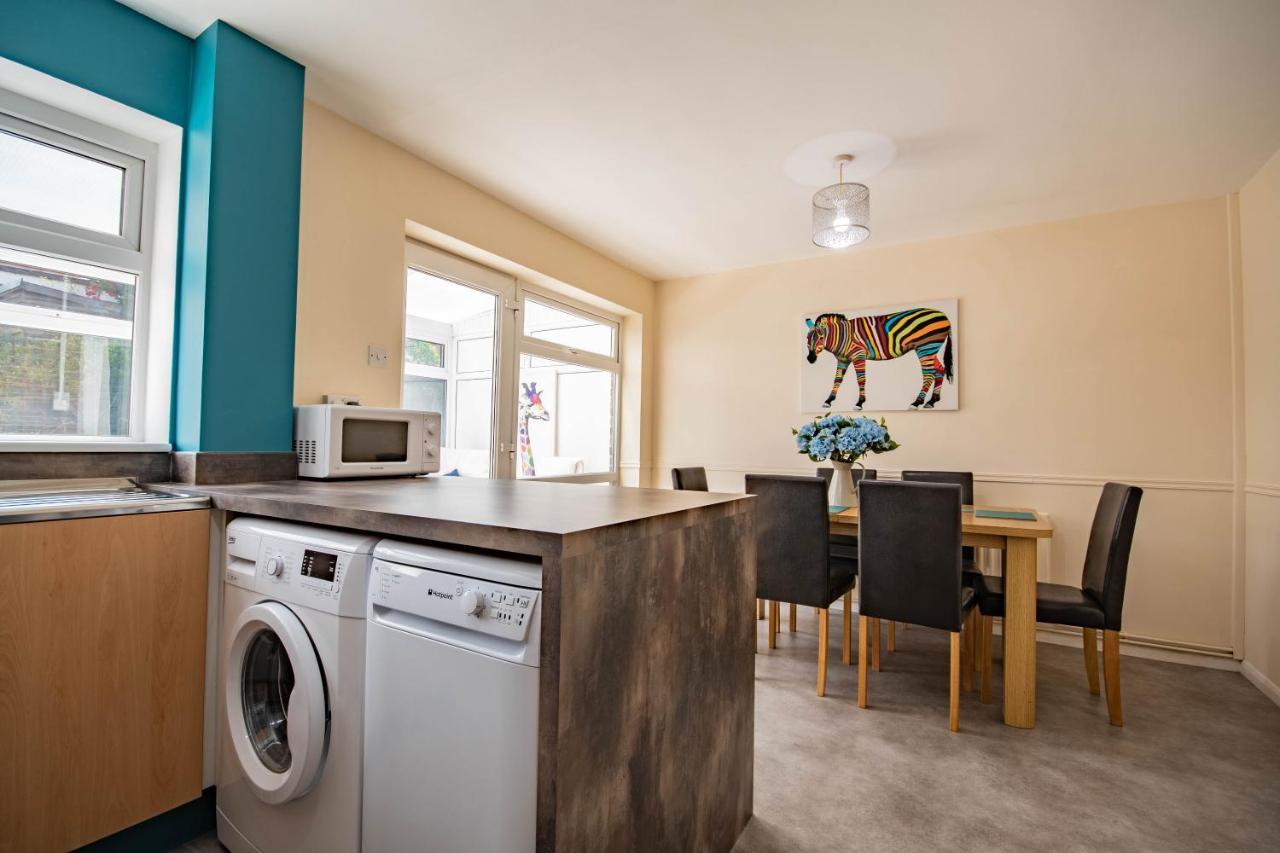 3-bedroom House With Garden, Conservatory, In Centre Of Holiday home *