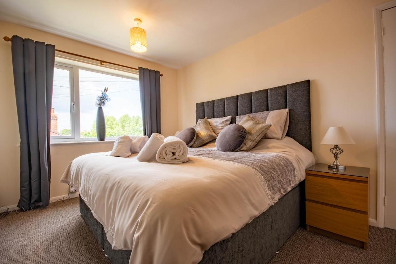 Holiday home 3-bedroom House With Garden, Conservatory, In Centre Of *